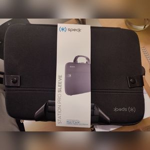 New Speck Station Pro Carry Sleeve Black